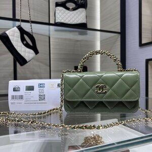Classic CHANEL Bag: A Stylish and Versatile Choice for Elegance